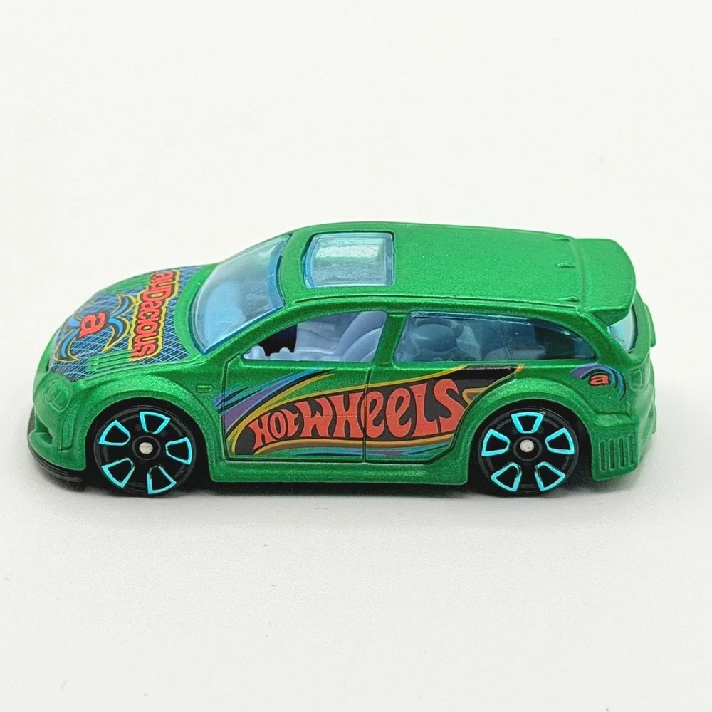 Hot Wheels Audacious Diecast Car Green 1:64 Metallic Wagon Racing